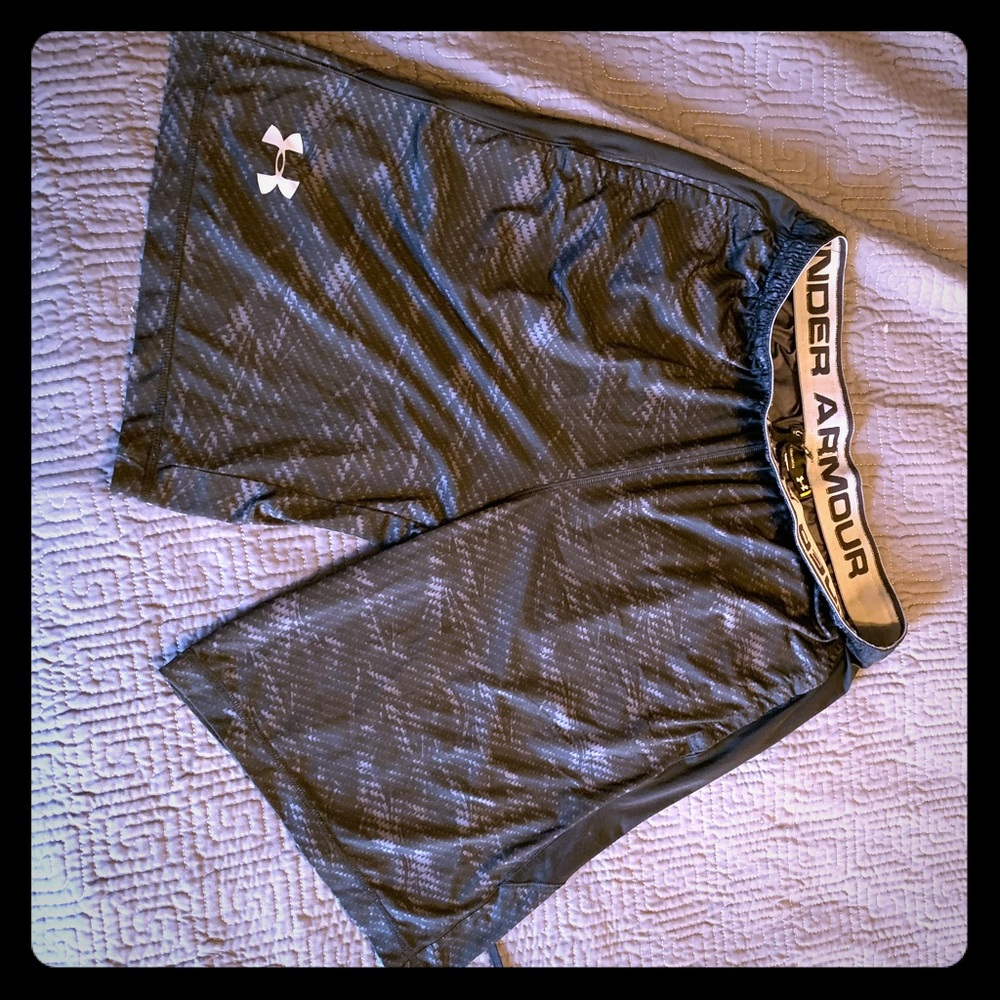 Men’s Under Armour athletic shorts size large